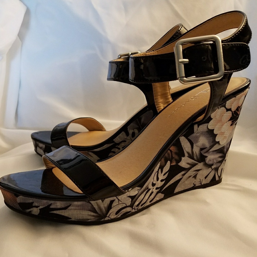 Chinese Laundry Wedge